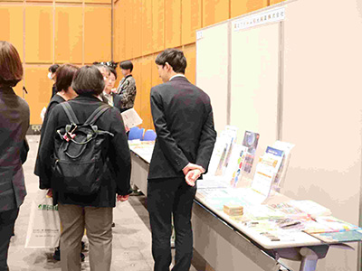 �W����i