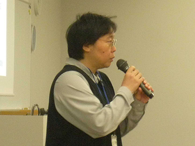 ��� �\���q ��