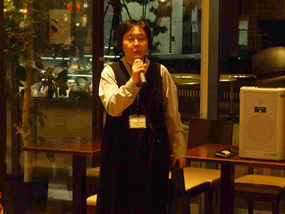 ��� �\���q ��